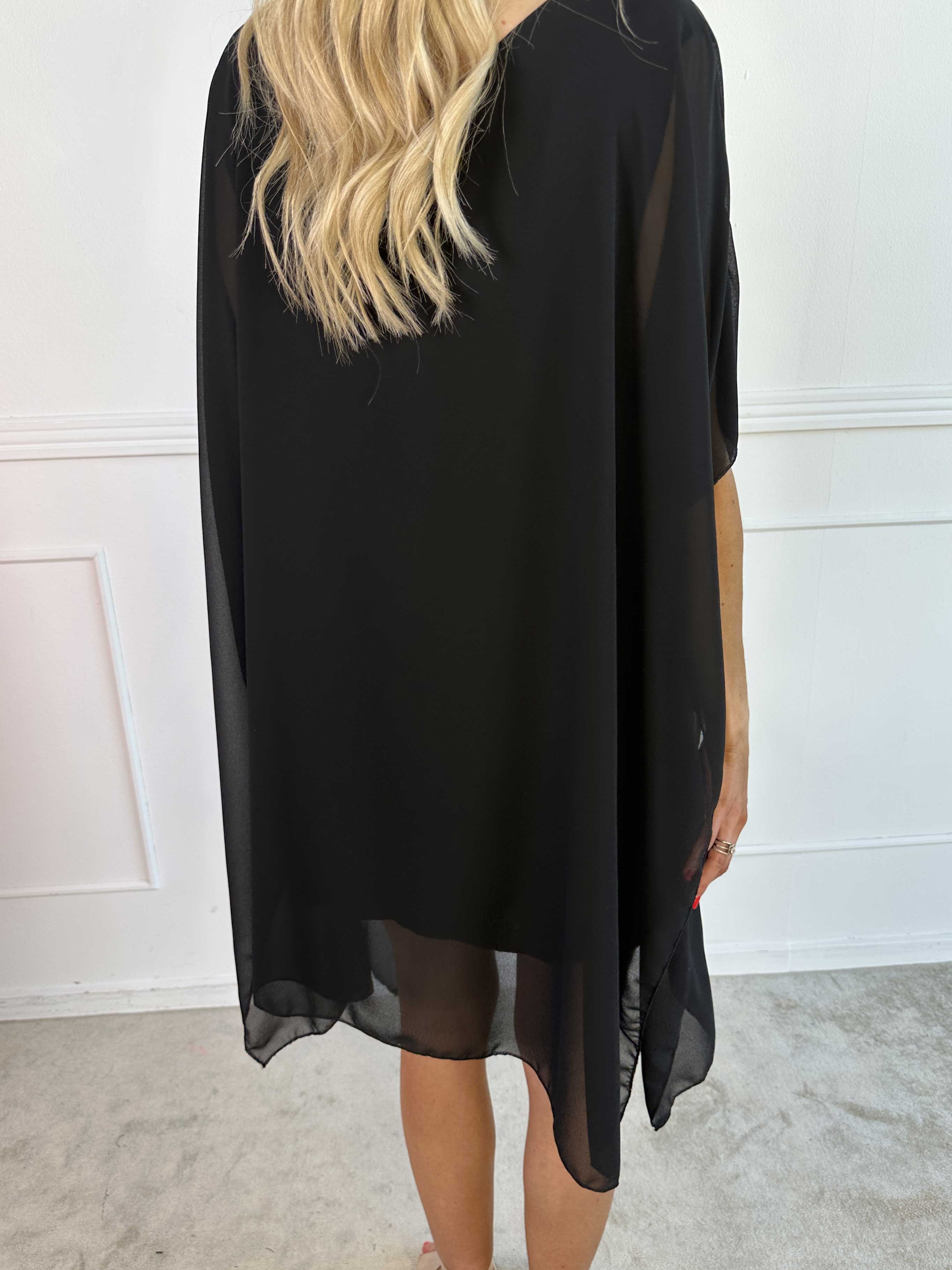 Mirabella Plain - Tunikaklänning med chiffonglager och underkjol i viskos